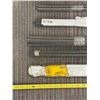 Image 2 : LOT DE 60+ TIGES FILETÉES, GRAND. ASST