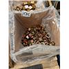 Image 1 : BOITE DE 100+ ÉCROUS HEX 1"-14