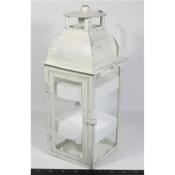 NEW: Item #D1047, CANDLE HOLDER