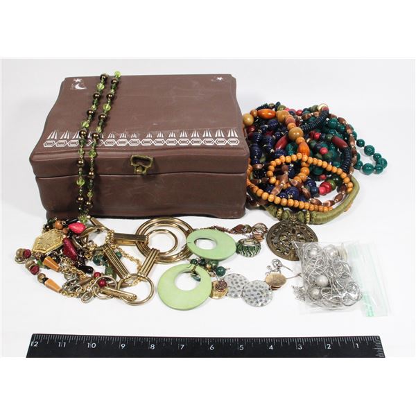 GOOD CONDITION PAINTED WOOD JEWELRY BOX WITH