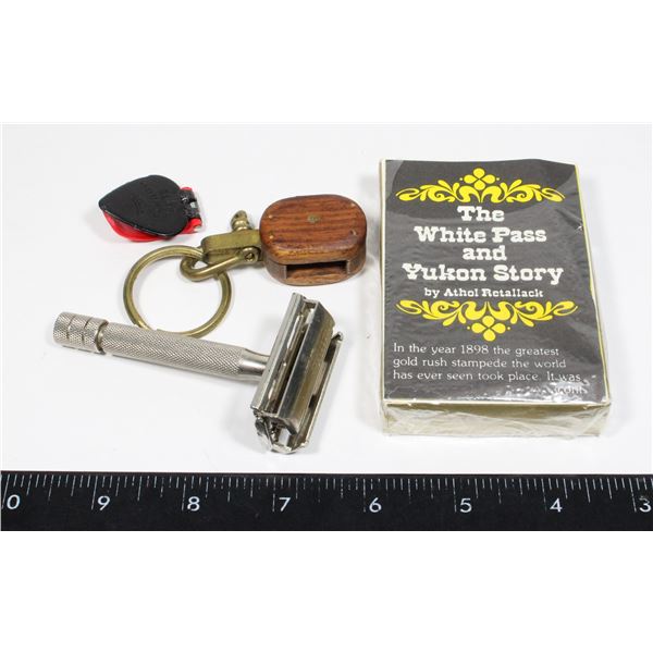 VINTAGE 1950S GILLETTE RAZER SOLD WITH THE