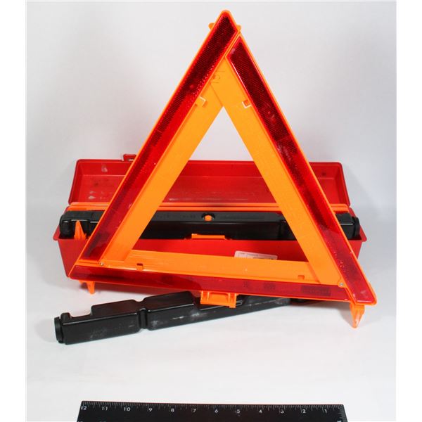 TRIANGLE EMERGENCY ROAD SIDE KIT