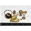 Image 1 : LOT OF 2 SMALL BRASS/ BRASS COLOURED TRINKETS