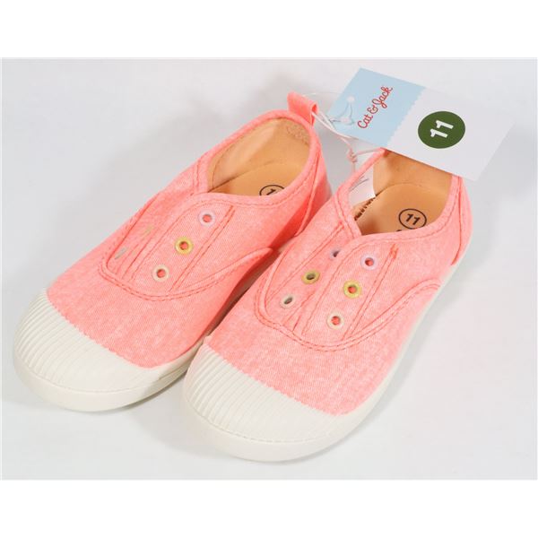 NEW CHILDREN SHOES CAT & JACK SIZE 11