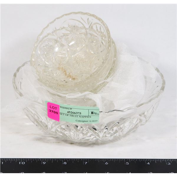 GLASS SET OF FRUIT NAPPIES