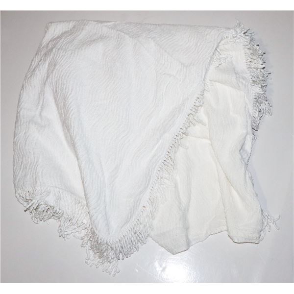 VINTAGE CHENILLE BEDSPREAD FULL/DOUBLE -ALL WHITE