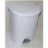 Image 1 : 18" FOOT OPERATED GARBAGE CAN