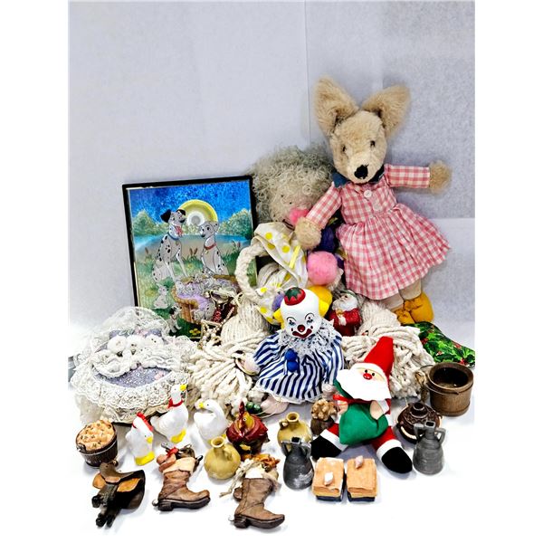 16-LOTS OF VINTAGE COLLECTIBLE ITEMS  CLOWNS