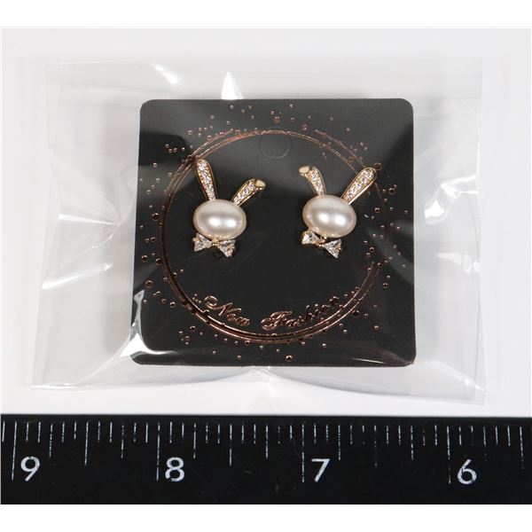 NEW GOLD TONE RHINESTONE AND FAUX PEARL BOW TIE