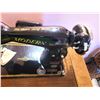 Image 4 : Antique "Modern" Sewing machine B