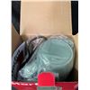 Image 5 : 1 Starfrit Electric Kettle - 1.7L Capacity - Green Colour - Brand New