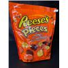 Image 2 : 1 Reese's Pieces Peanut Butter Bulk Candy Bag - Large 1.36KG Bag - New (BB: MAY/2025)