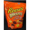 Image 2 : 1 Reese's Pieces Peanut Butter Bulk Candy Bag - Large 1.36KG Bag - New (BB: MAY/2025)