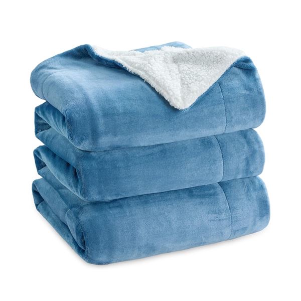 1 Bedsure Blue and White Cozy Sherpa Blanket King Size - New