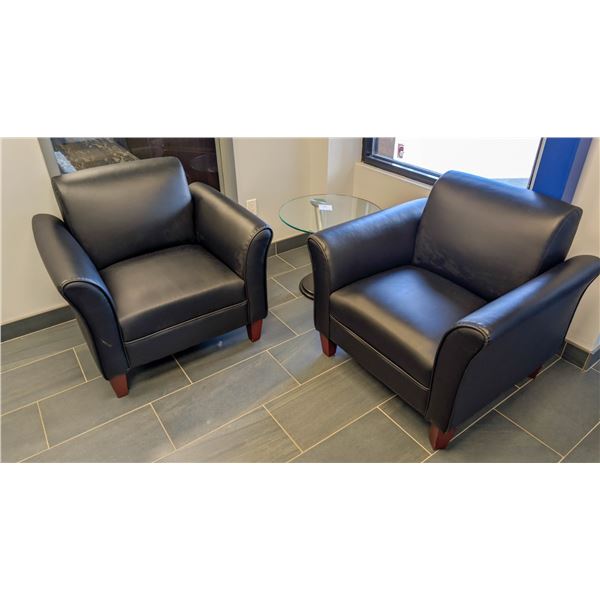 CONTENTS OF FOYER INCLUDING LEATHERETTE CHAIRS,