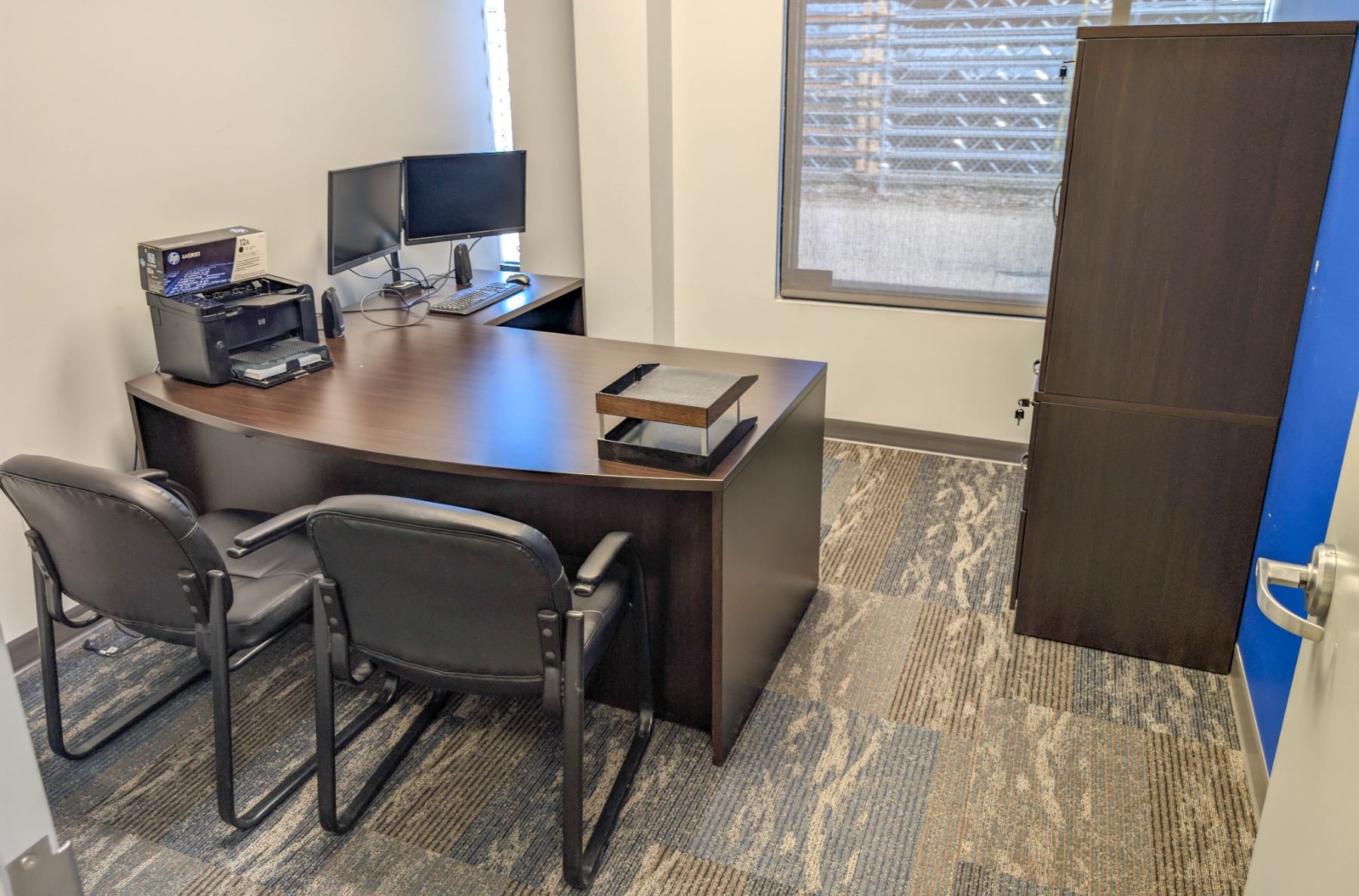 CONTENTS OF OFFICE INCLUDING 2 HP MONITORS, DESK