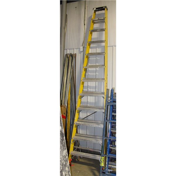 BON L 12FT STEP LADDER