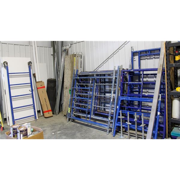 LARGE LOT OF SCAFFOLDING INCL: UPRIGHTS, CROSS
