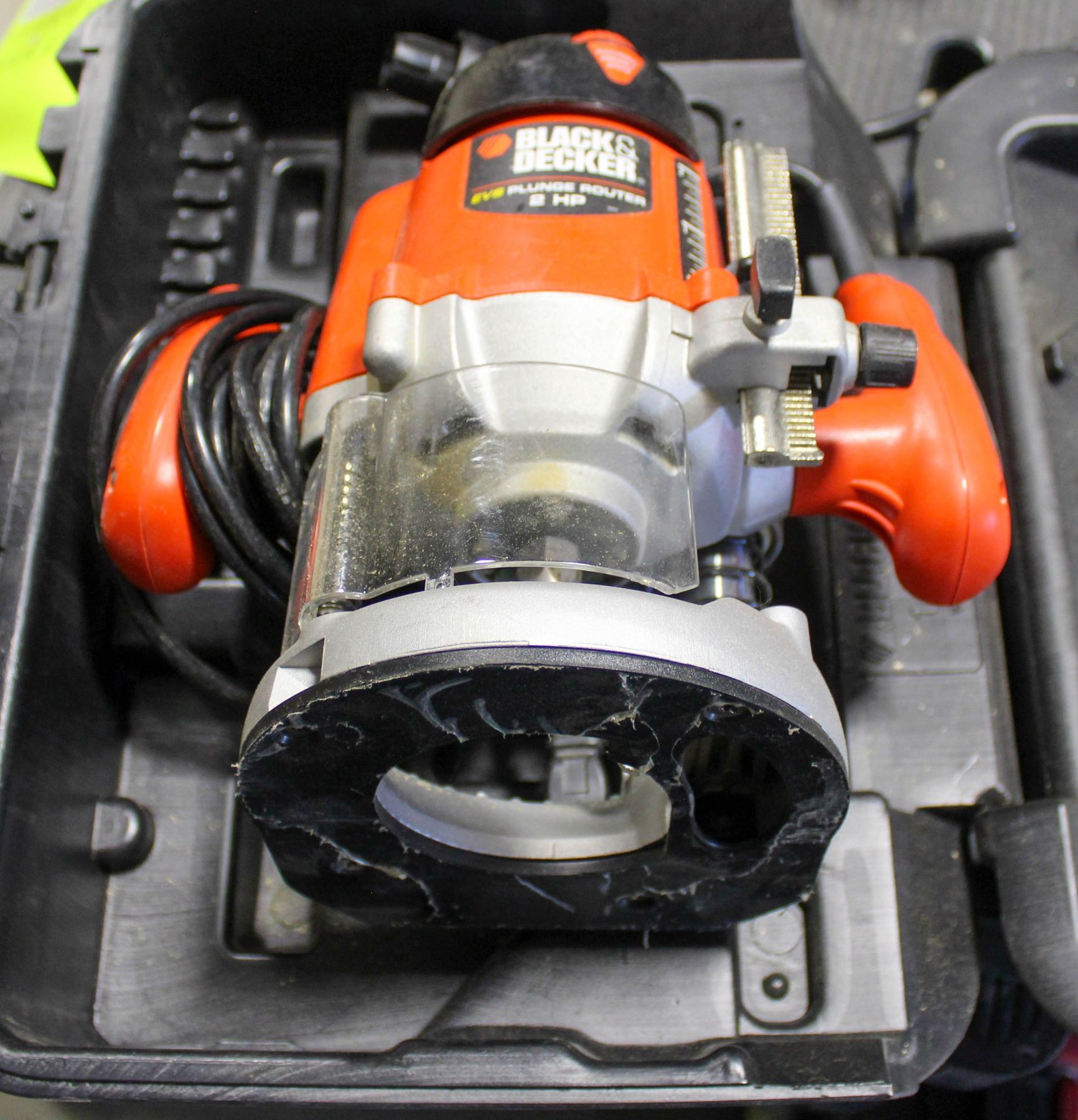 BLACK & DECKER RP400 CORDED PLUNGE ROUTER