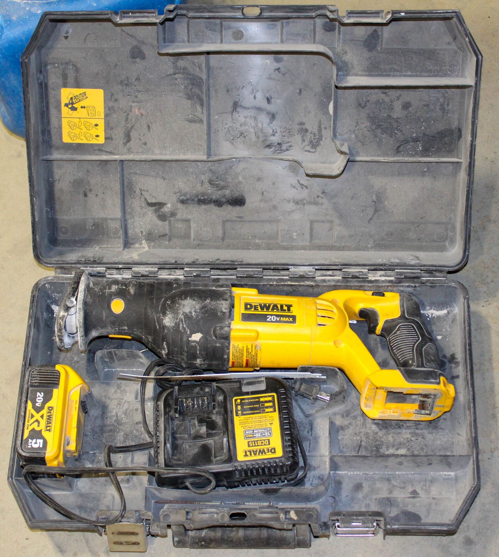 Dcs380 DEWALT DCS380 VARIABLE SPEED RECIPROCATING SAW W/