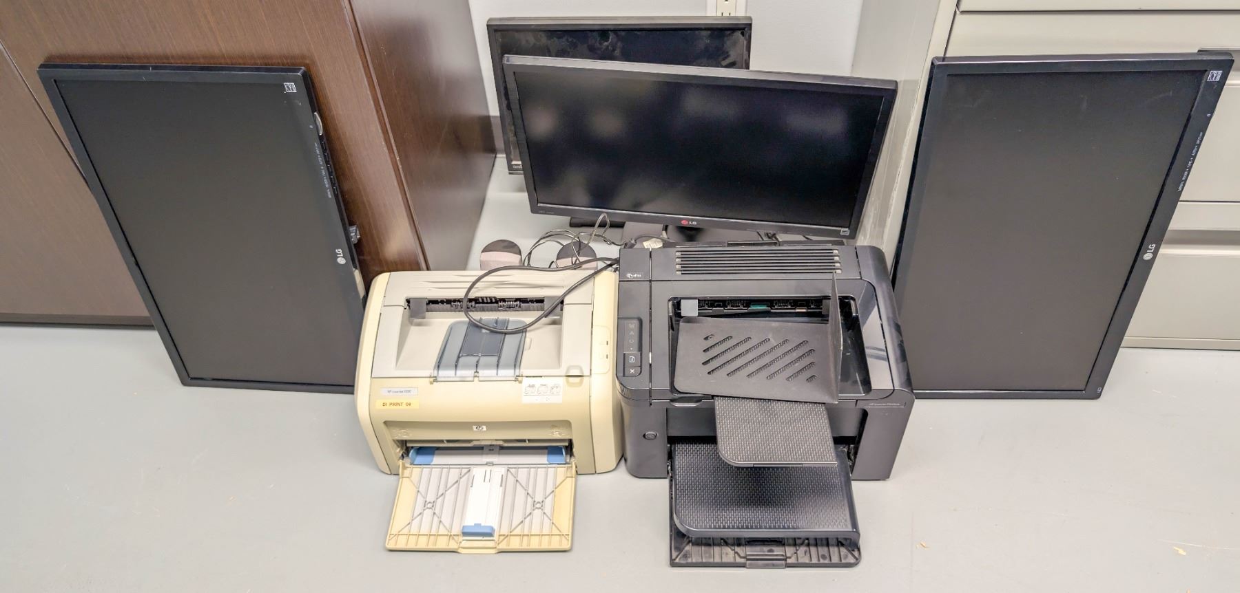 2 PRINTERS W/ 4 MONITORS & SPEAKERS