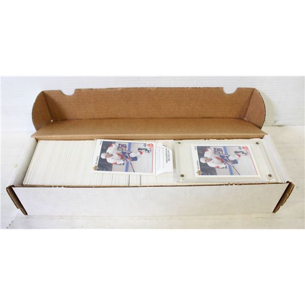 LOT BOX OF ESTATE HOCKEY CARDS