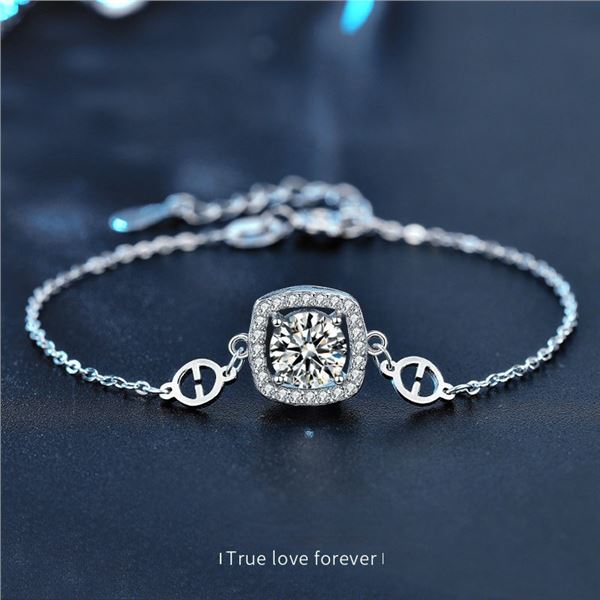 1 CT GRA CERTIFIED ROUND BRILLIANT MOISSANITE