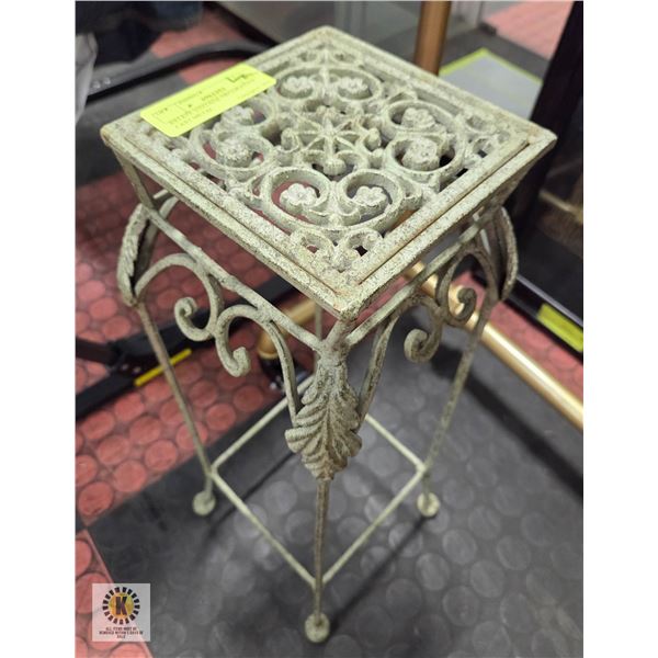 ESTATE VINTAGE DECORATIVE CAST METAL