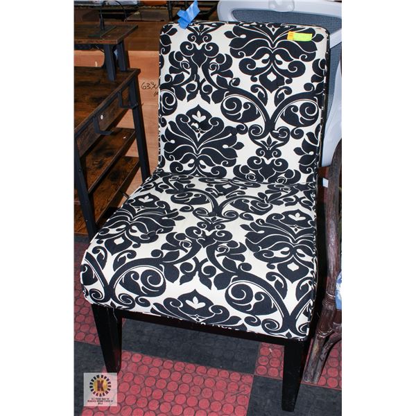 OFFWHITE/BLACK ARMLESS ACCENT CHAIR