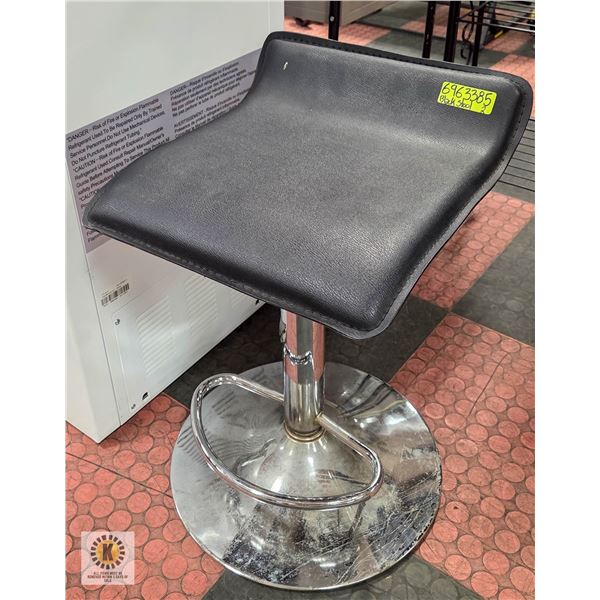 BLACK BACK-LESS HYDRAULIC LIFT UP/DOWN STOOL