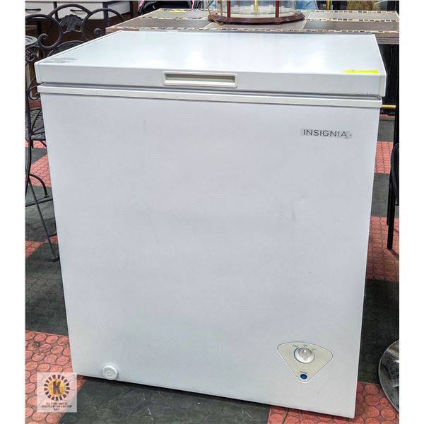 ESTATE INSIGNIA CHEST FREEZER H-33.5" W-21" L-29"