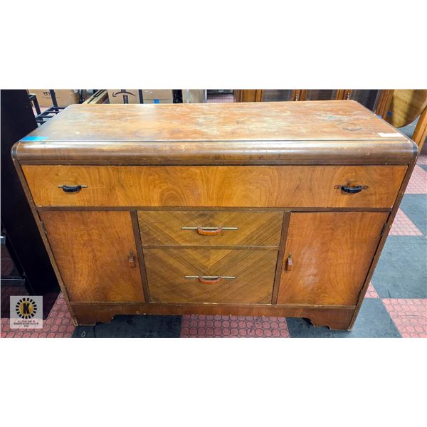 5 DRAWER DRESSER H-35.5" W-20" L-50"