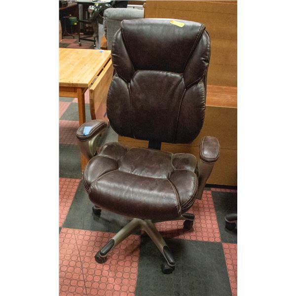 BROWN LEATHER OFFICE CHAIR