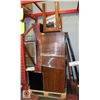 PALLET OF ESTATE INCLUDES DRESSER