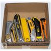 Image 1 : FLAT WITH ASSORTMENT OF 7 WORK KNIVES AND