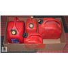 Image 1 : BOX WITH 4 RED PLASTIC JERRY CANS - FUEL
