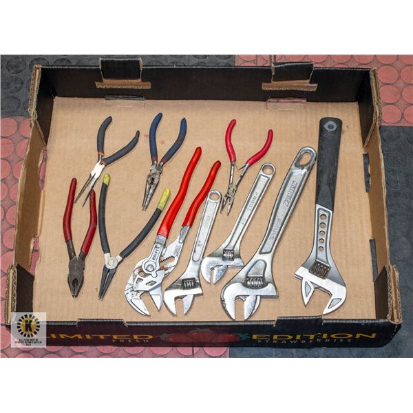 FLAT WITH 10 ASSORTED HAND TOOLS INCL.
