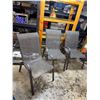 Image 1 : 3 stacking chairs
