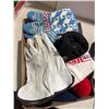 Image 1 : Hats and gloves