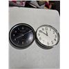 Image 1 : 2 clocks