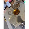 Image 1 : Assorted dishware