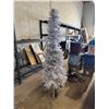 Image 1 : Christmas tree