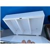 Image 2 : Bathroom vanity