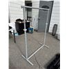 Image 1 : Clothing rack