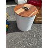 Image 1 : Pet food container