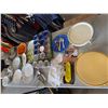 Image 1 : Assorted kitchen items