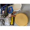 Image 2 : Assorted kitchen items