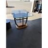 Image 1 : Side table