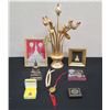 Image 1 : Multiple Buddha Wall Hangings, Figurines, Pendant, Metal Flower Arrangement, etc Misc Sizes