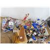 Image 2 : Sports Figurines, Bobbleheads, Trading Cards